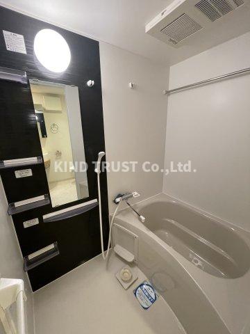 バス・シャワールーム　落ち着いた空間のお風呂です