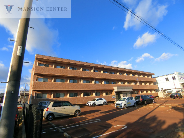 新潟市東区空港西のマンションの建物外観