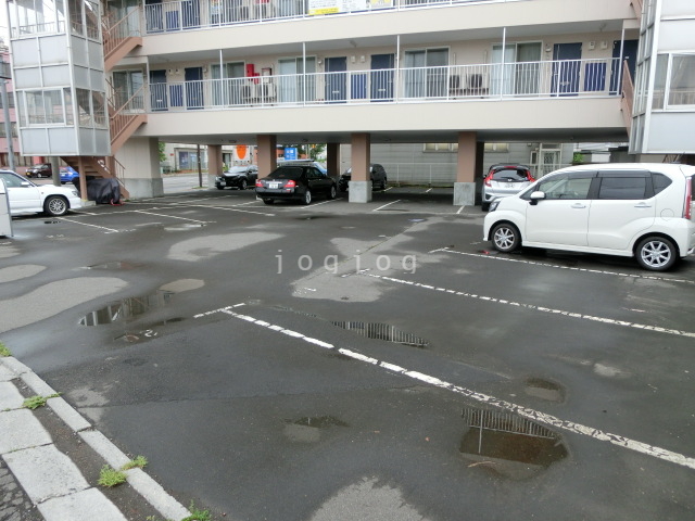 【函館市宮前町のマンションの駐車場】