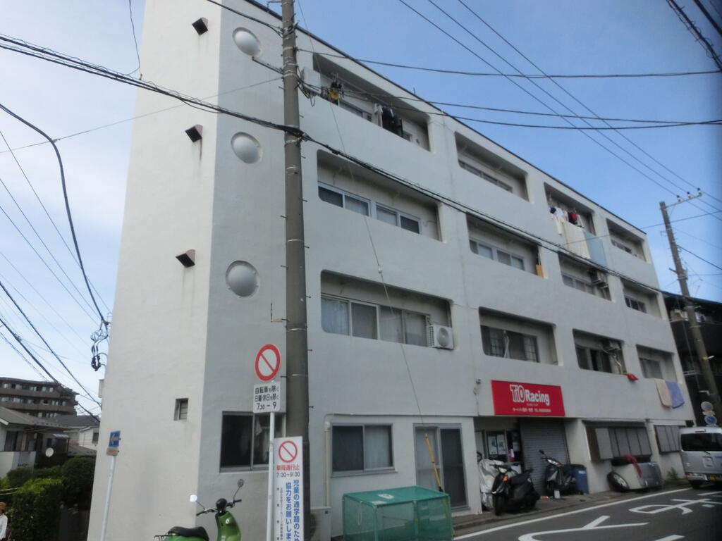 横浜市南区三春台のマンションの建物外観