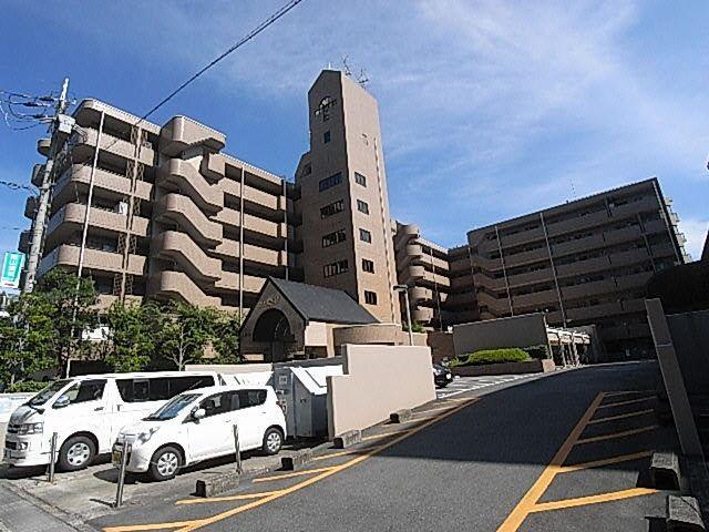 【大和高田市昭和町のマンションの建物外観】