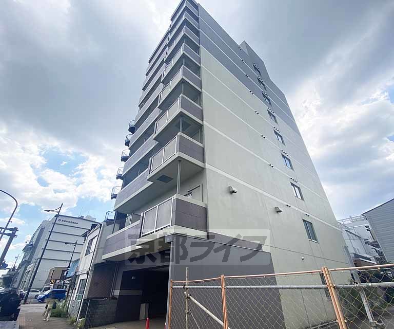 【京都市右京区西院南高田町のマンションの建物外観】