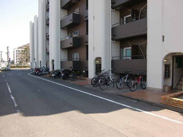 【八王子市寺町のマンションの建物外観】