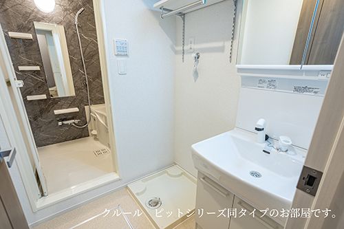 【入間郡毛呂山町岩井東のアパートの洗面設備】