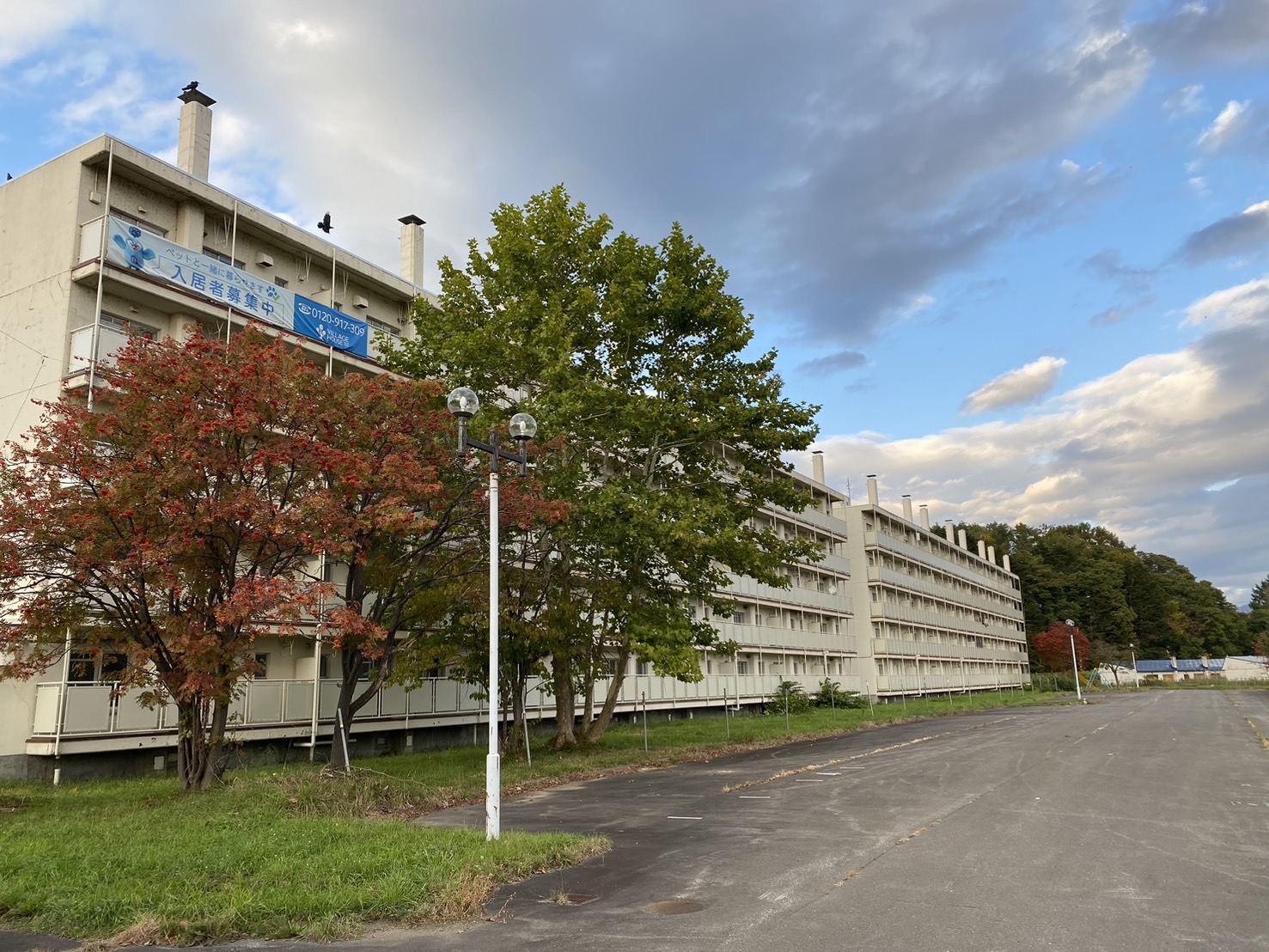 【三笠市美園町のマンションの駐車場】