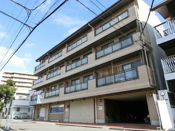 【東栄マンションの建物外観】