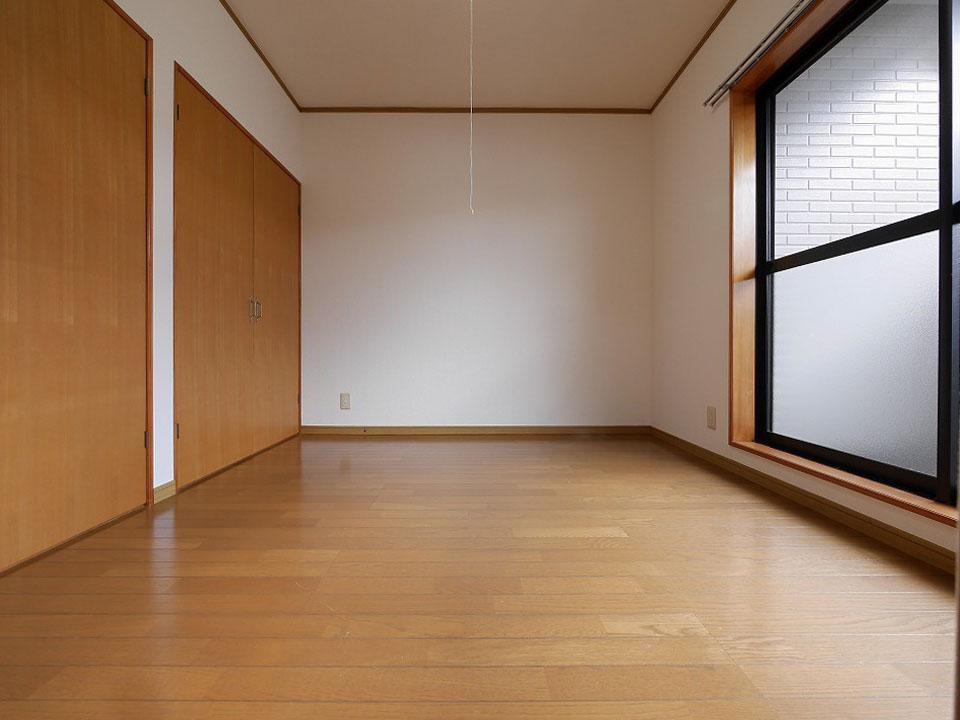 その他部屋・スペース　4.5帖の洋室。採光が入りやすく明るい空間です☆