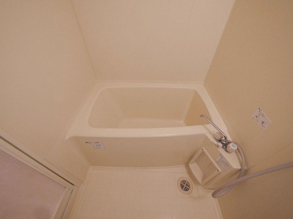 バス・シャワールーム　明るい色調のバスルームは、気分も明るくなりそう☆