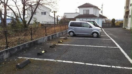 【レオパレスエトワールの駐車場】