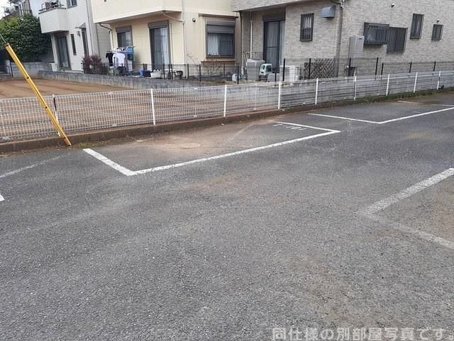 【ハイツクリアスＢの駐車場】