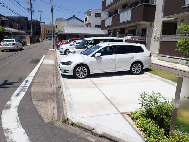 【アンソレイエ　トモの駐車場】