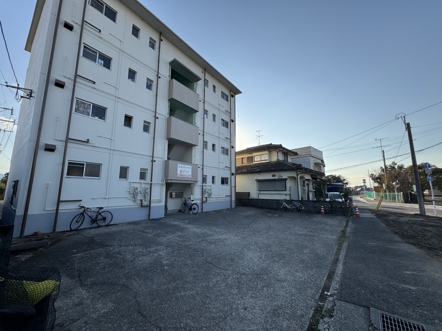 【カメリアハイツIIの駐車場】