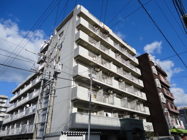 【ライオンズマンション三萩野駅前の建物外観】