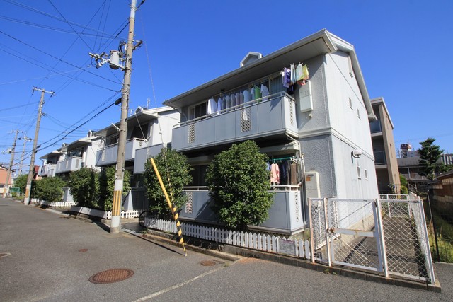 【寝屋川市下神田町のアパートの建物外観】