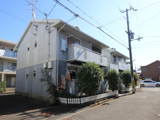 【寝屋川市下神田町のアパートの建物外観】