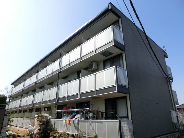 松戸市大谷口のアパートの建物外観