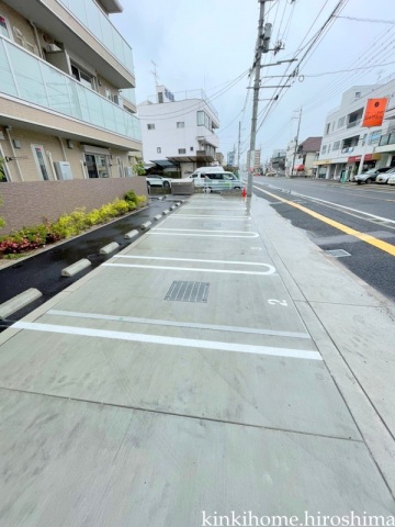 【広島市佐伯区隅の浜のアパートの駐車場】