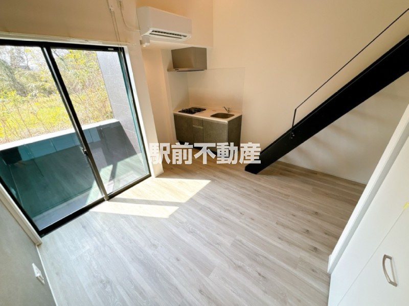 居室・リビング　同建物別部屋