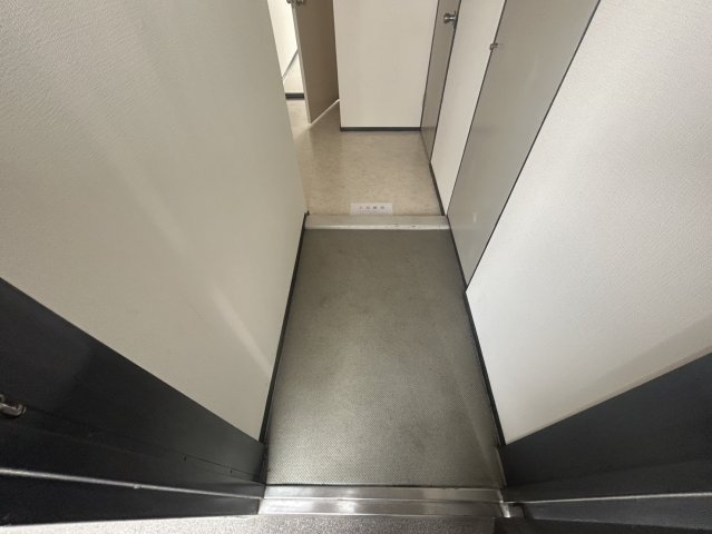 玄関　エルドール川原