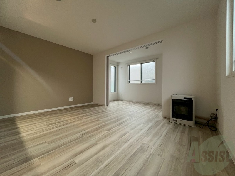 居室・リビング　広くてキレイなお部屋が広がっていて、充実した生活が送れそう。