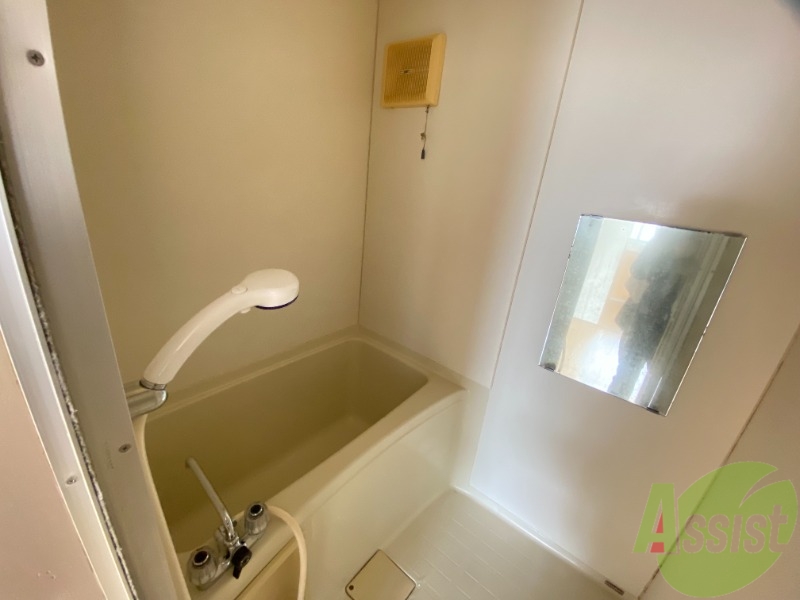 バス・シャワールーム　１人暮らしにはピッタリのサイズ感ですね！