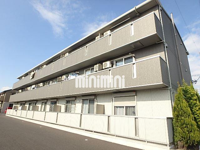 建物外観　スタイリッシュでオシャレな青空に映える外観です。