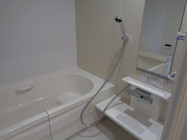 バス・シャワールーム　広々バスルーム