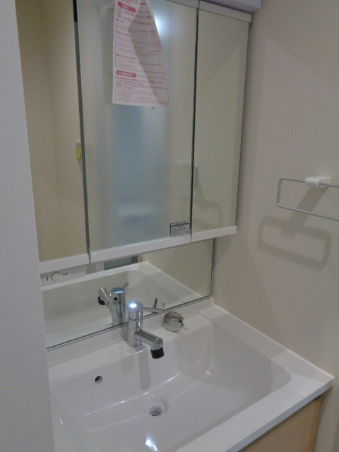 洗面設備　3面鏡付き独立洗面台