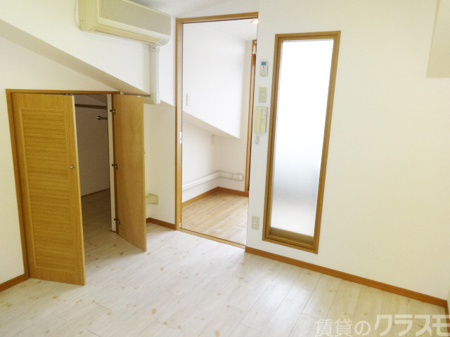 居室・リビング　ウォークインクローゼット付きの洋室です☆