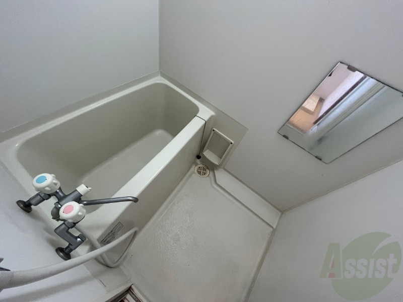 バス・シャワールーム　お風呂になります。一日の疲れを癒してくださいね。