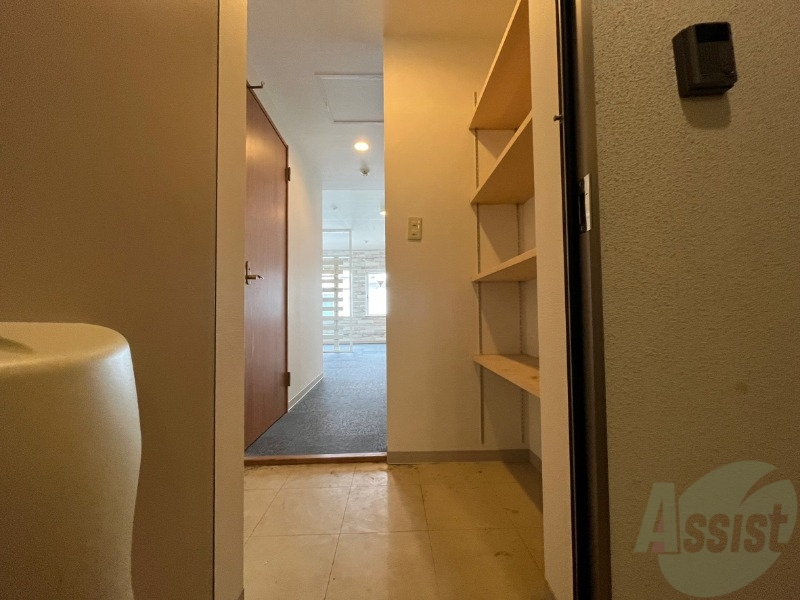 玄関　玄関の様子です。明るい印象ですね。気分もあがりそう。