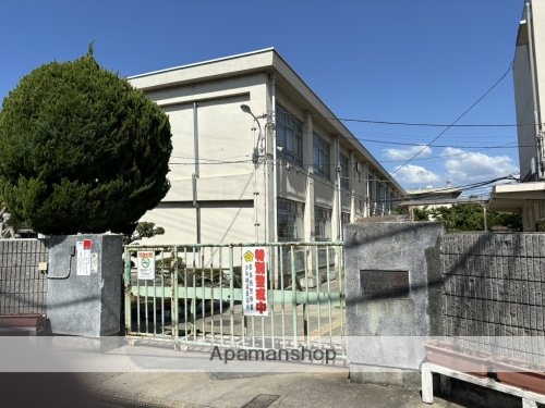 小学校　奈良市立富雄南小学校（小学校）まで787m