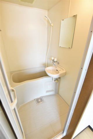 バス・シャワールーム　同物件、類似間取りのイメージ写真です