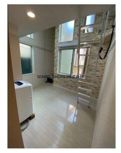 居室・リビング　柱が少なく、家具配置しやすい綺麗な形