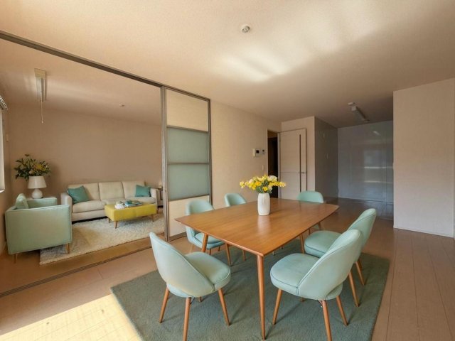 居室・リビング　ＣＧで家具等を配置したもので家具等は含まれません。