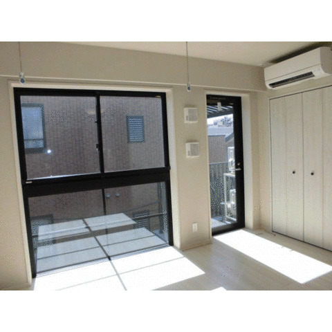 居室・リビング　使いやすい形の為、レイアウトを楽しめます♪