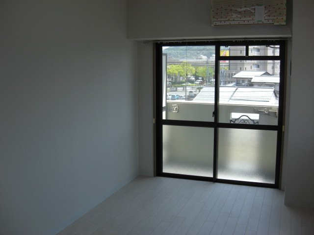 居室・リビング　同物件別号室