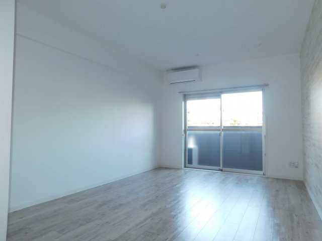 居室・リビング　※同建物同型別のお部屋