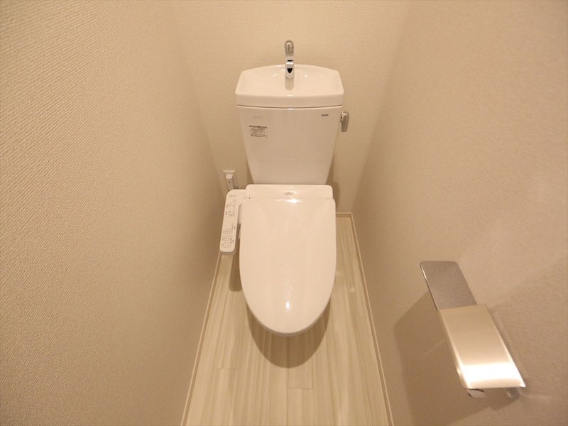 トイレ　温水洗浄暖房便座付トイレ