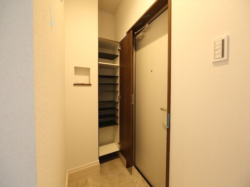 玄関　玄関　シューズボックス付