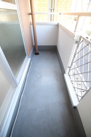 バルコニー　外からの目が気にならないバルコニーで洗濯物が干せます