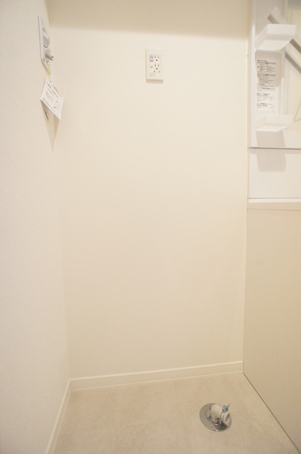 その他　洗濯機置き場は室内にあるので雨に濡れる心配はありません。