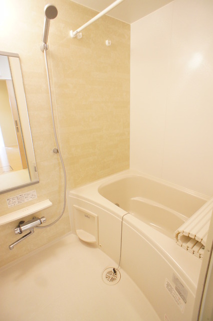 バス・シャワールーム　浴室乾燥機・追焚機能付バス♪時間がずれても安心ですね！