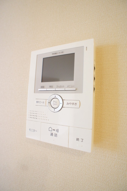 セキュリティ　映像で来訪者確認ができる、ＴＶモニタ付インターホン完備◎