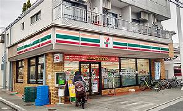 コンビニ　セブンイレブン練馬桜台5丁目店（コンビニ）まで330m