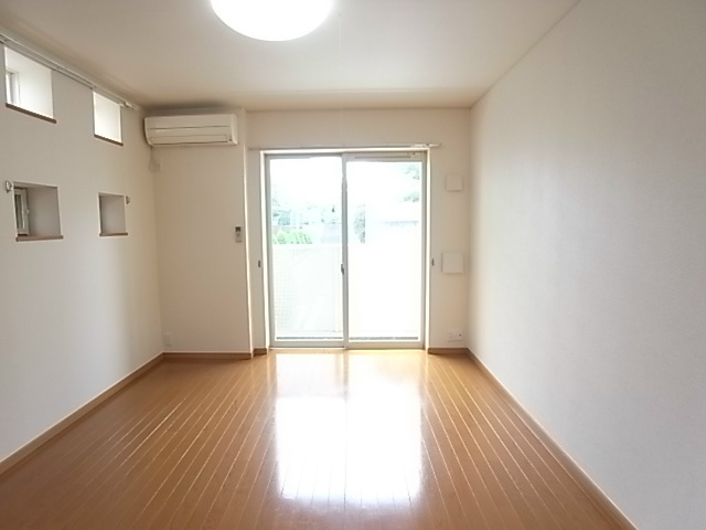 居室・リビング　同一物件参考写真