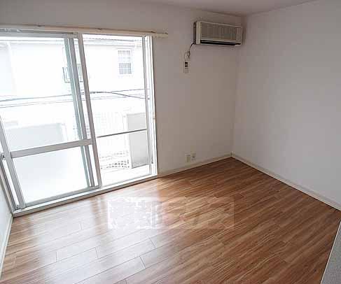 居室・リビング　明るい室内。