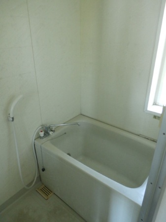 バス・シャワールーム　清潔感のある浴室スペースです