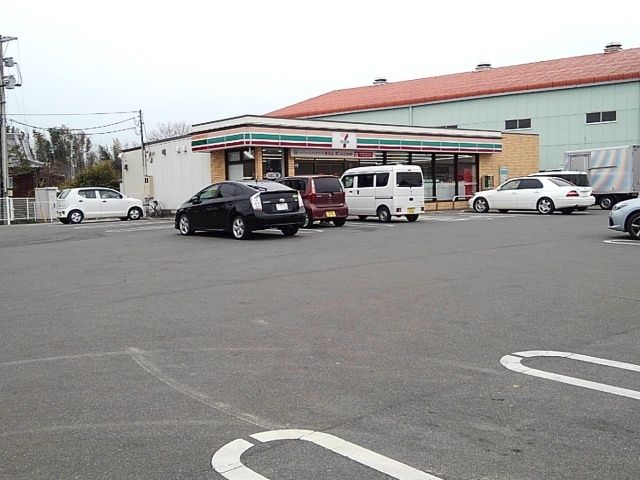 コンビニ　セブンイレブン三潴田川店（コンビニ）まで670m