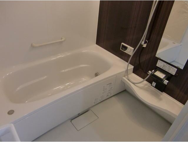 バス・シャワールーム　ご家族や長時間入浴に便利な追い炊き機能付きです♪